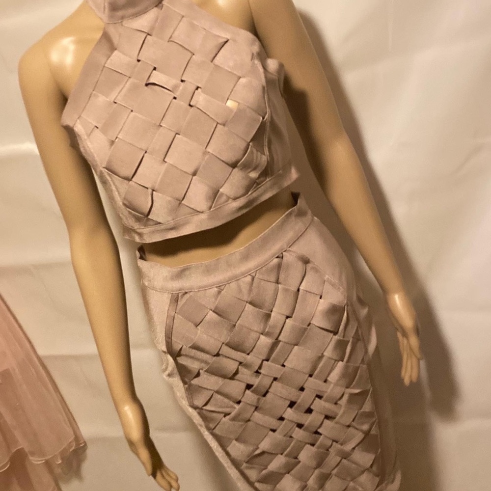 Size medium cross cross pattern crop top / pencil skirt to match